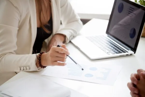 Expertos en consultoría financiera para empresas y PYMES - Escénika